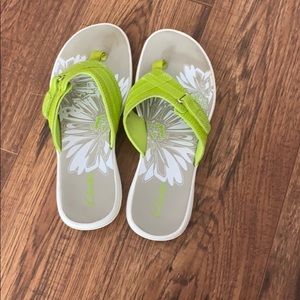 Clarks flip flops